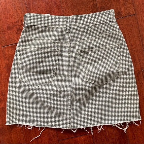 Zara Checkered Mini Skirt - Picture 2 of 3
